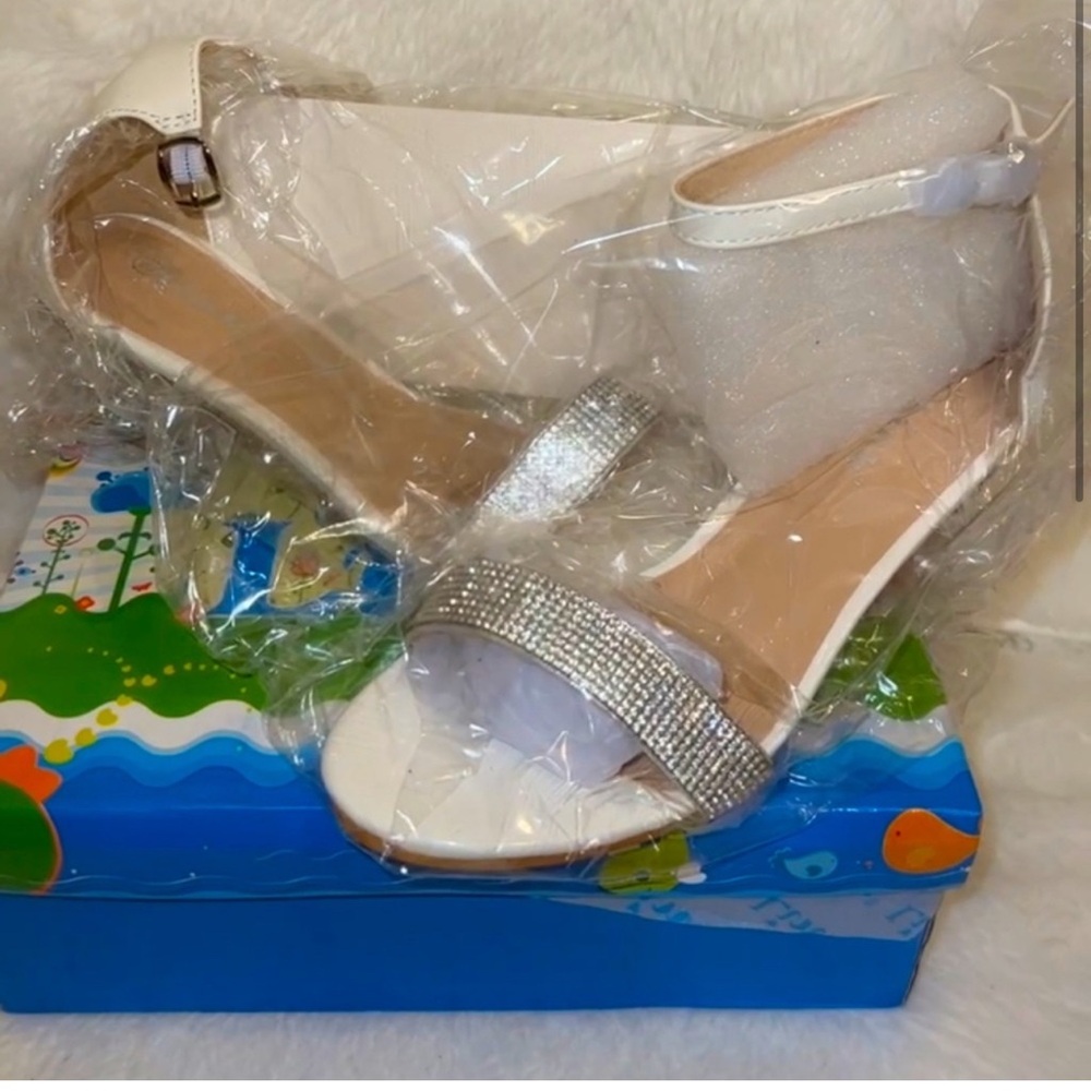 Elegant White Women's Sandals with Rhinestone Accents